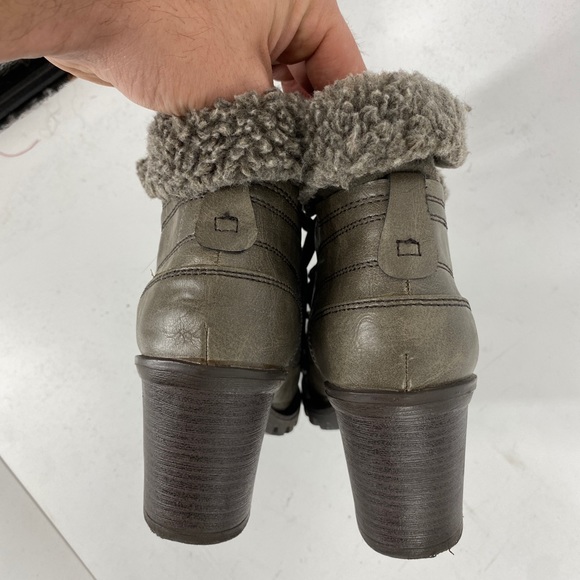 MUDD Ridge Grey Fur Trim Chunky Heel Lug Sole Ankle Boots - Picture 2 of 9